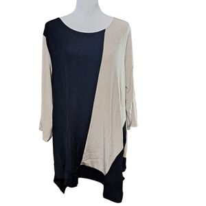 Chicos Travelers size XL tan black colorblock asymmetric hem blouse slinky artsy